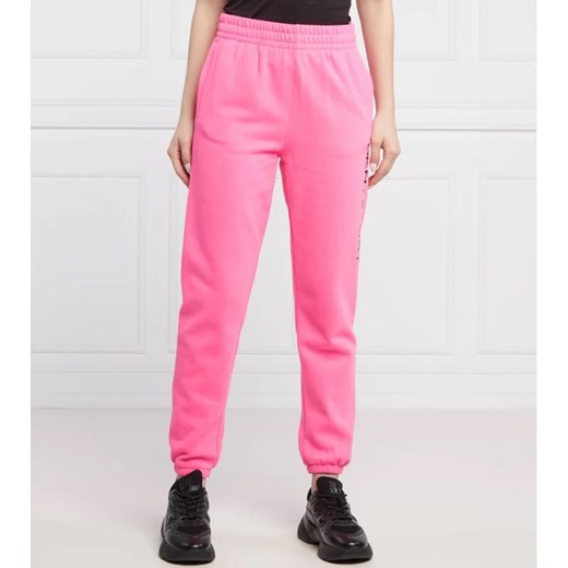 DKNY Sport Spodnie dresowe LAYERED | Regular Fit ze sklepu Gomez Fashion Store w kategorii Spodnie damskie - zdjęcie 164325354