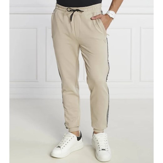 GUESS ACTIVE Spodnie dresowe NEW ARLO | Regular Fit ze sklepu Gomez Fashion Store w kategorii Spodnie męskie - zdjęcie 164329672