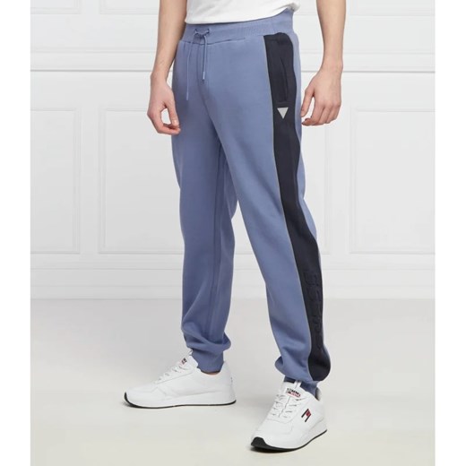 GUESS ACTIVE Spodnie dresowe MERV | Regular Fit ze sklepu Gomez Fashion Store w kategorii Spodnie męskie - zdjęcie 164331451