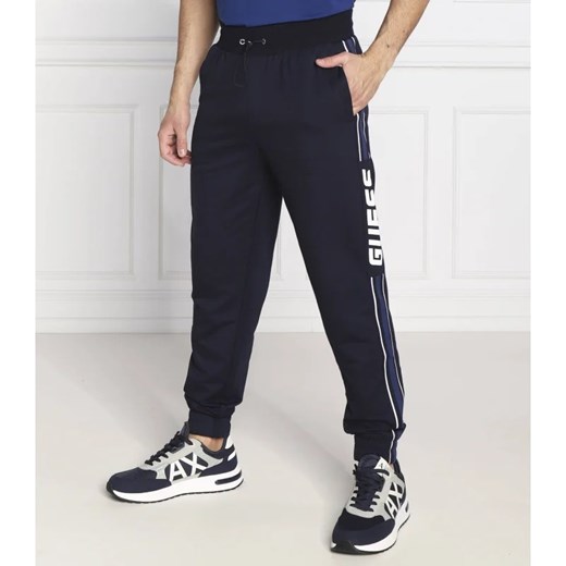 GUESS ACTIVE Spodnie dresowe JERROD | Regular Fit ze sklepu Gomez Fashion Store w kategorii Spodnie męskie - zdjęcie 164334231