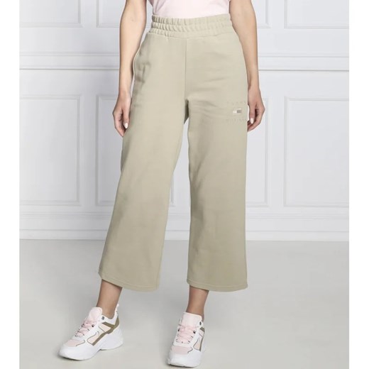 Tommy Hilfiger Spodnie dresowe | flare fit ze sklepu Gomez Fashion Store w kategorii Spodnie damskie - zdjęcie 164336900