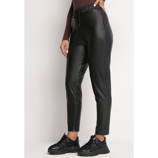 Czarne Spodnie z Ekoskóry i Marszczoną Gumką w Pasie Landera ze sklepu Born2be Odzież w kategorii Spodnie damskie - zdjęcie 164356142