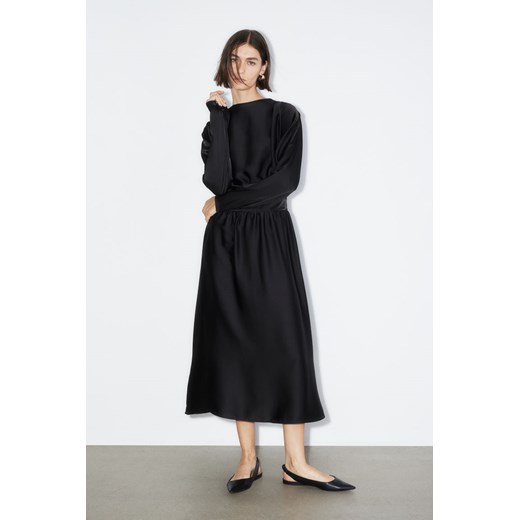 H & M - Dopasowana sukienka satynowa - Czarny H & M XL H&M
