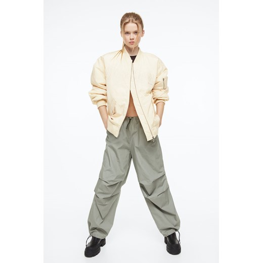 H & M - Kurtka bomberka z haftami - Beżowy H & M M H&M