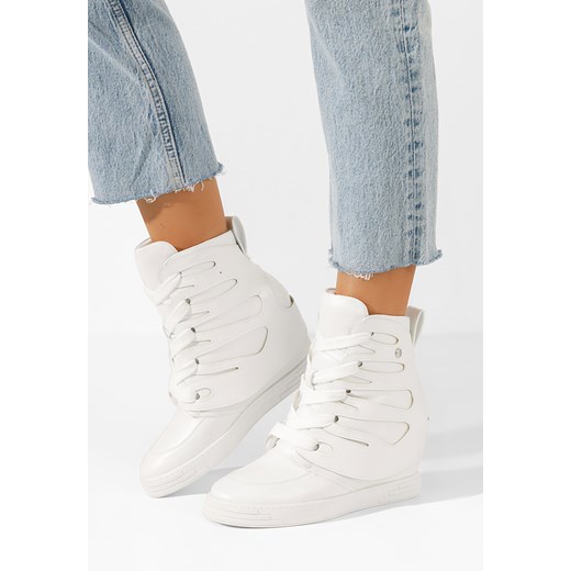 Białe sneakersy damskie na koturnie Kaia ze sklepu Zapatos w kategorii Buty sportowe damskie - zdjęcie 164457713