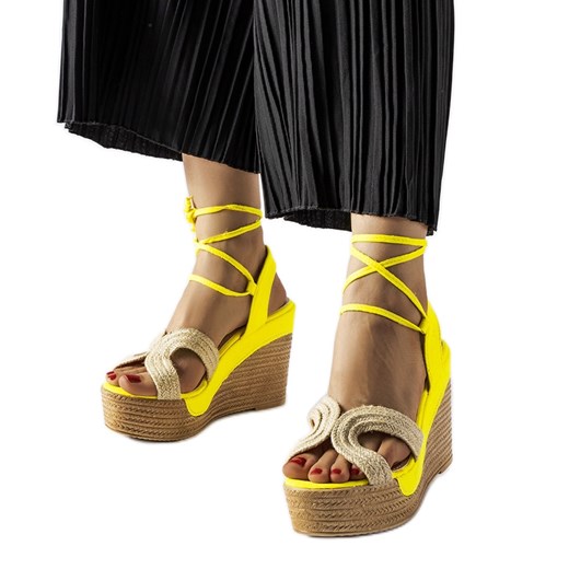 Żółte espadryle na koturnie Berta beżowy 38 ButyModne.pl