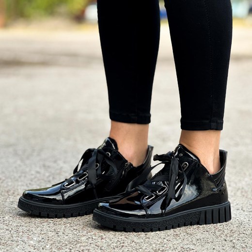 Czarne skórzane lakierowane botki damskie na traperze FILIPPO DBT3197/ Filippo 40 suzana.pl