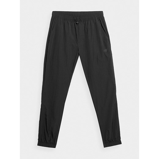 4F Spodnie sportowe w kolorze czarnym ze sklepu Limango Polska w kategorii Spodnie męskie - zdjęcie 164717191