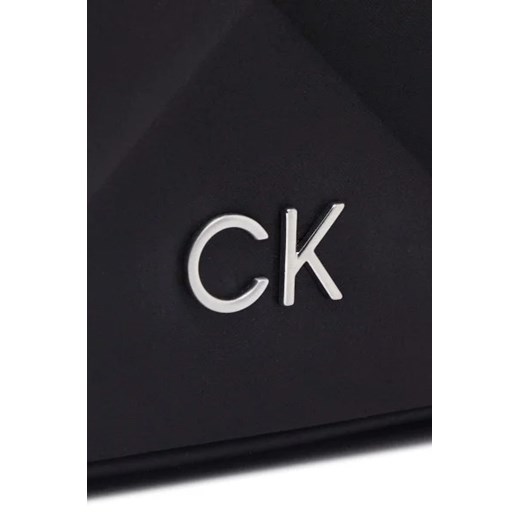 Calvin Klein listonoszka matowa średnia na ramię elegancka