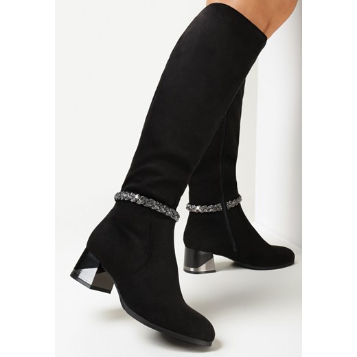 Czarne Kozaki z Ekozamszu na Słupku z Metaliczną Wstawką i Warkoczem z Cyrkonii Brebora ze sklepu born2be.pl w kategorii Kozaki damskie - zdjęcie 164795031