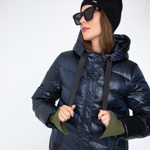 Damski płaszcz pikowany z nylonu długi granatowo-czarny ze sklepu WITTCHEN w kategorii Płaszcze damskie - zdjęcie 164801243