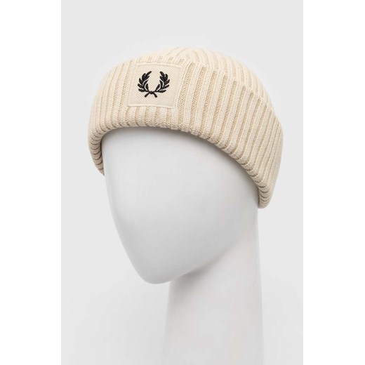 Fred Perry czapka bawełniana kolor beżowy bawełniana C6151.T04 ze sklepu PRM w kategorii Czapki zimowe damskie - zdjęcie 164882802