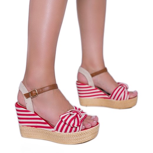 Czerwono białe sandały na koturnie z kokardką Holiday Vibes czerwone ze sklepu ButyModne.pl w kategorii Sandały damskie - zdjęcie 164909814
