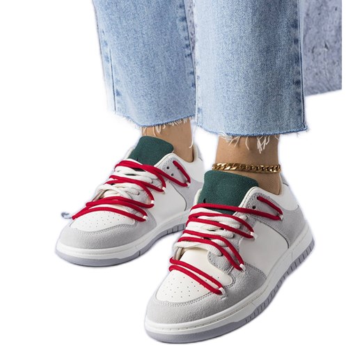 Szare sneakersy z czerwonymi sznurówkami Aucoin białe ze sklepu ButyModne.pl w kategorii Buty sportowe damskie - zdjęcie 164911680