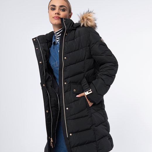Damski płaszcz pikowany z paskiem czarny ze sklepu WITTCHEN w kategorii Płaszcze damskie - zdjęcie 164927531