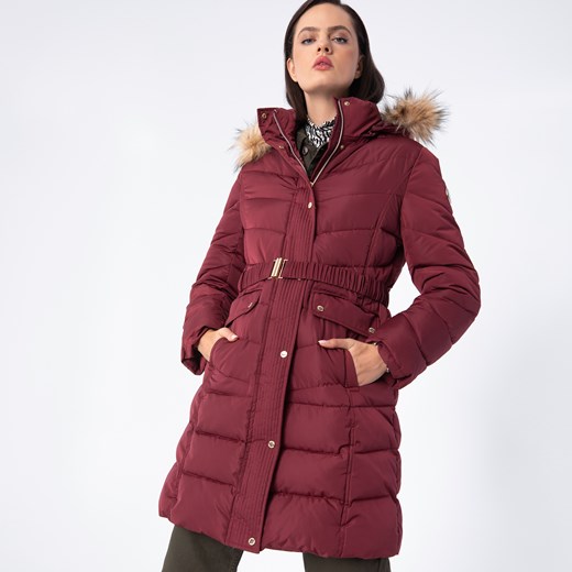 Damski płaszcz pikowany z paskiem ciemny czerwony ze sklepu WITTCHEN w kategorii Płaszcze damskie - zdjęcie 164927532