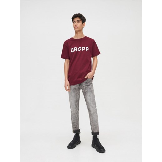 Cropp - Koszulka z napisem Cropp - kasztanowy Cropp XL Cropp