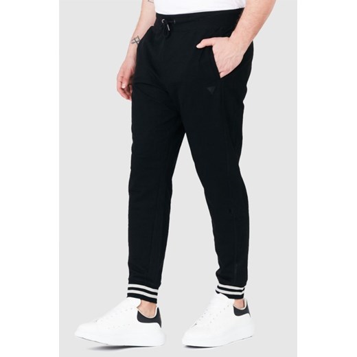 GUESS Czarne męskie spodnie dresowe, Wybierz rozmiar M ze sklepu outfit.pl w kategorii Spodnie męskie - zdjęcie 165009134