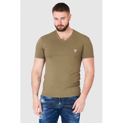 GUESS Khaki t-shirt męski w serek z elastanem, Wybierz rozmiar M ze sklepu outfit.pl w kategorii T-shirty męskie - zdjęcie 165014114