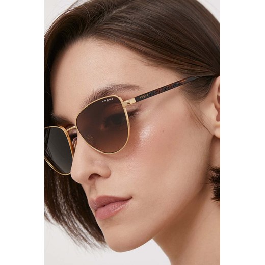 VOGUE okulary przeciwsłoneczne damskie kolor brązowy Vogue 56 ANSWEAR.com