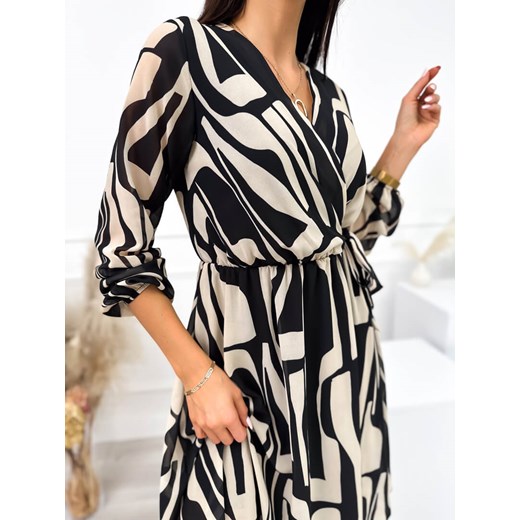 Sukienka Modnakiecka.pl kopertowa z dekoltem v 