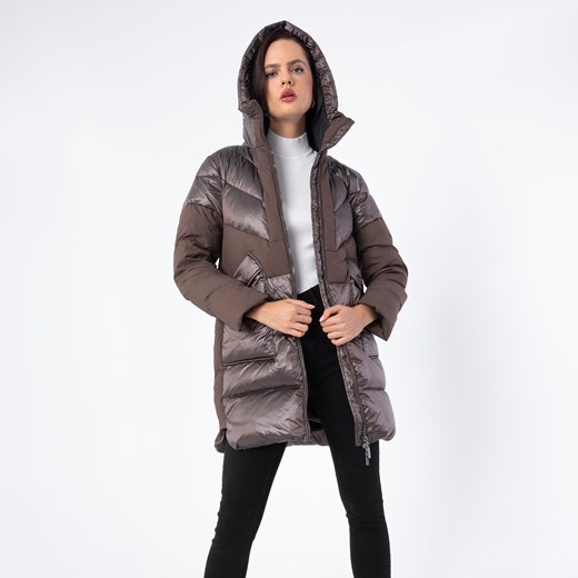 Damski płaszcz puchowy z łączonych materiałów z kapturem beżowy ze sklepu WITTCHEN w kategorii Płaszcze damskie - zdjęcie 165231600