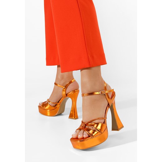 Pomarańczowe sandały na słupku i platformie Phoebe ze sklepu Zapatos w kategorii Sandały damskie - zdjęcie 165297351
