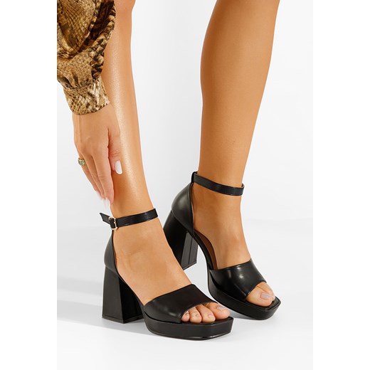 Czarne sandały na słupku Alexaria ze sklepu Zapatos w kategorii Sandały damskie - zdjęcie 165298052