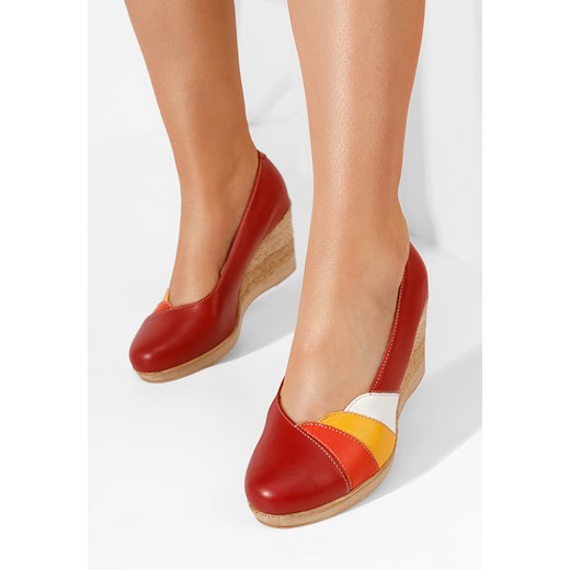 Czerwone czółenka na koturnie Iryela ze sklepu Zapatos w kategorii Czółenka - zdjęcie 165299053