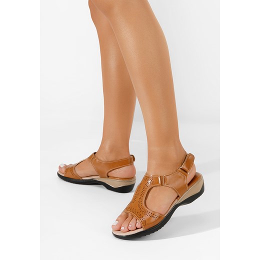 Brązowe sandały na niskim koturnie Irala ze sklepu Zapatos w kategorii Sandały damskie - zdjęcie 165300142
