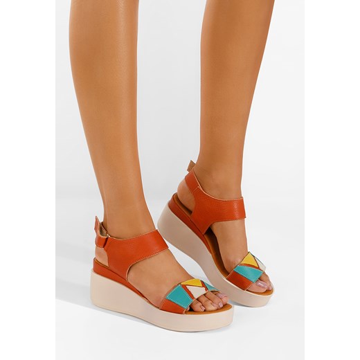 Pomarańczowe sandały na koturnie skórzane Lauria ze sklepu Zapatos w kategorii Sandały damskie - zdjęcie 165300642