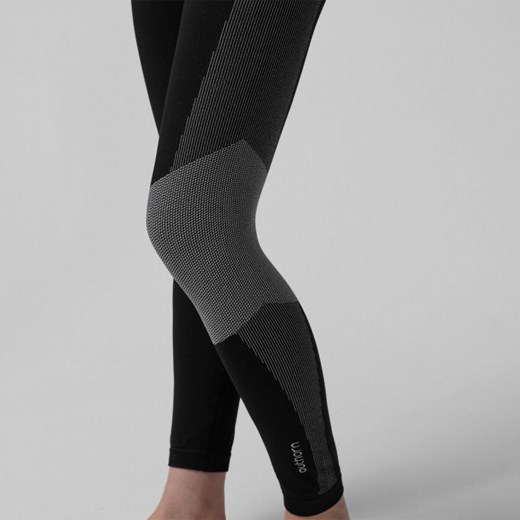 Damskie legginsy termoaktywne Outhorn OTHAW23USEAF098 - czarne ze sklepu Sportstylestory.com w kategorii Bielizna termoaktywna damska - zdjęcie 165336641