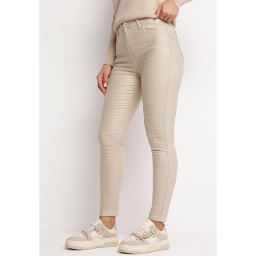 Jasnobeżowe Spodnie Skinny z Imitacji Skóry Daciss ze sklepu Born2be Odzież w kategorii Spodnie damskie - zdjęcie 165356241