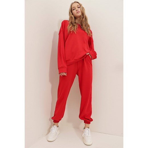 Happiness Istanbul 2-częściowy zestaw w kolorze czerwonym - id: 14760687 - marki Happiness Istanbul - 165425034 Happiness Istanbul 2-częściowy zestaw w kolorze czerwonym ze sklepu Limango Polska w kategorii Dresy damskie - zdjęcie 165425034