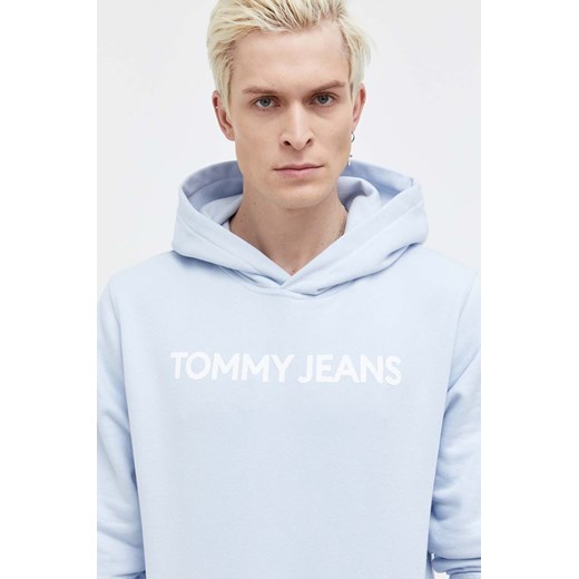 Tommy Jeans bluza bawełniana męska kolor niebieski z kapturem z nadrukiem DM0DM18413 ze sklepu ANSWEAR.com w kategorii Bluzy męskie - zdjęcie 165431580