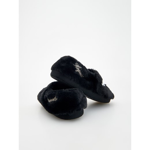 Kapcie dziecięce Reserved bez zapięcia 