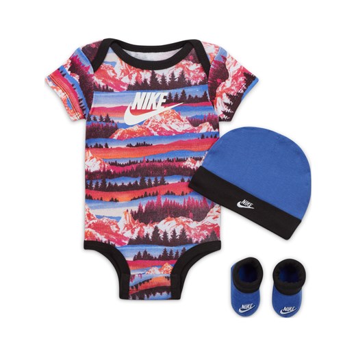 Trzyczęściowy zestaw z body dla niemowląt w pudełku Nike Snow Day - Fiolet ze sklepu Nike poland w kategorii Komplety niemowlęce - zdjęcie 165608300