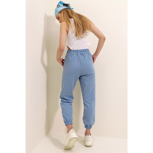 Trend Alacati Spodnie dresowe w kolorze błękitnym Trend Alacati M wyprzedaż Limango Polska