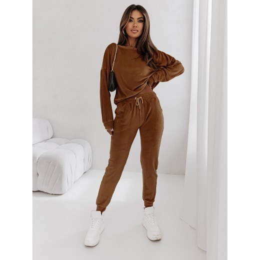 Welurowy komplet spodnie + bluza z dekoltem na plecach DELFI - karmelowy Magmac one size okazja magmac.pl