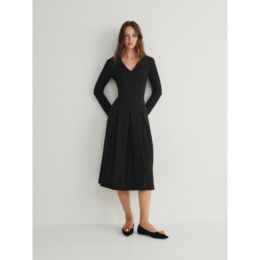 Reserved - Sukienka midi z zakładkami - czarny ze sklepu Reserved w kategorii Sukienki - zdjęcie 165667413