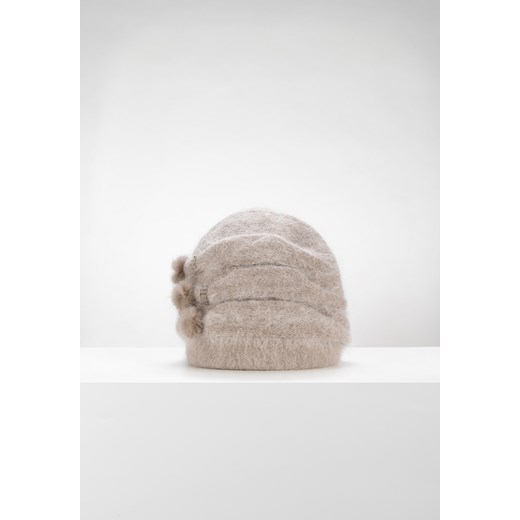 Beżowa dzianinowa czapka z naturalnym włosiem ze sklepu Molton w kategorii Czapki zimowe damskie - zdjęcie 165687123