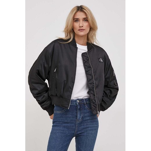 Calvin Klein Jeans kurtka bomber damski kolor czarny przejściowa ze sklepu ANSWEAR.com w kategorii Kurtki damskie - zdjęcie 165706643