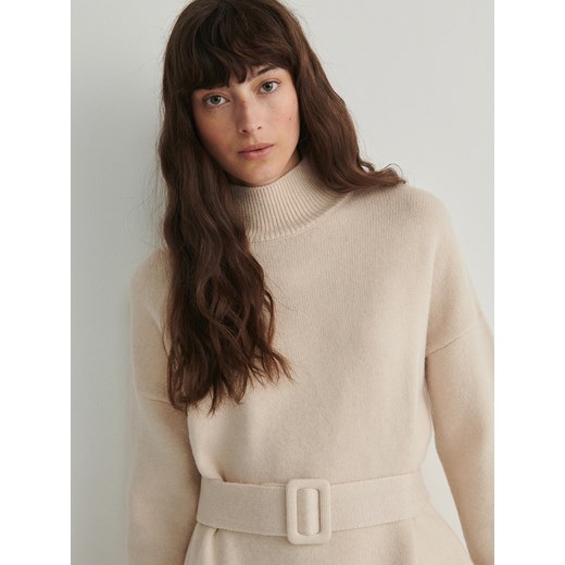 Sukienka Reserved na spacer mini z paskiem z długimi rękawami 