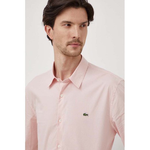 Lacoste koszula bawełniana męska kolor różowy slim z kołnierzykiem klasycznym ze sklepu ANSWEAR.com w kategorii Koszule męskie - zdjęcie 165755711