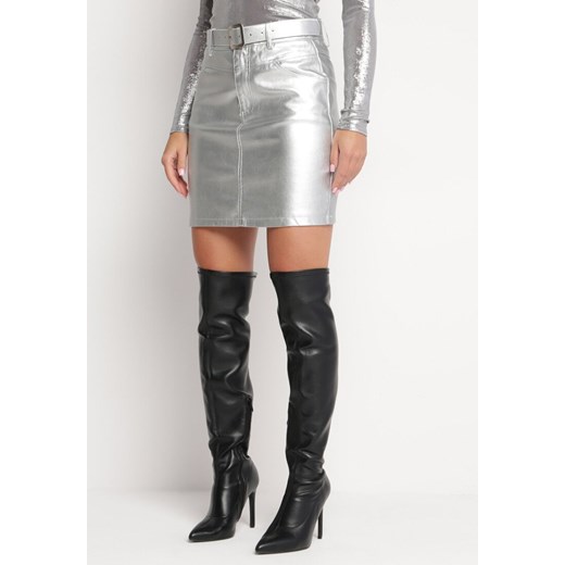 Srebrna Metaliczna Spódnica Mini z Imitacji Skóry z Paskiem z Klamrą Lelara ze sklepu Born2be Odzież w kategorii Spódnice - zdjęcie 165786391