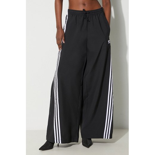 adidas Originals spodnie dresowe Track Pant kolor czarny z aplikacją IV9318 S PRM