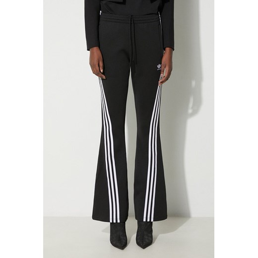 adidas Originals spodnie dresowe Flared TP kolor czarny z aplikacją IV9327 M PRM