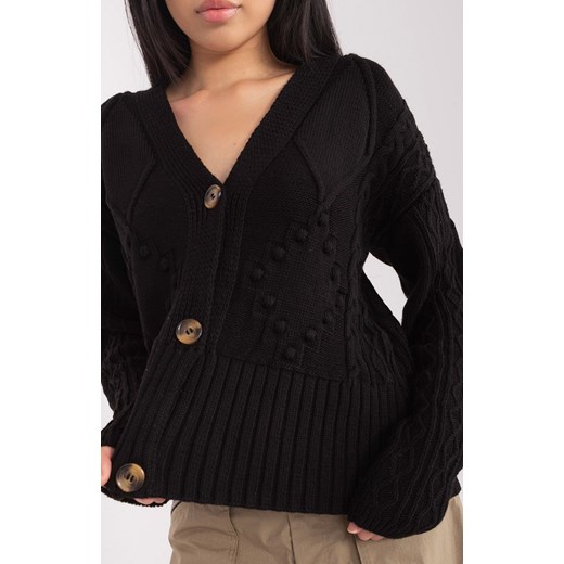 Sweter damski Primodo.com z dekoltem v 