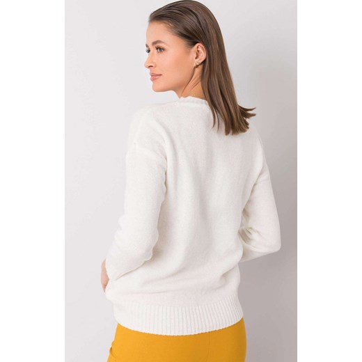 Klasyczny sweter damski ecru 258-SW-4771.37P, Kolor ecru, Rozmiar one size, Rue Paris ze sklepu Primodo w kategorii Swetry damskie - zdjęcie 166008923