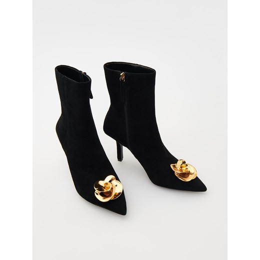 Reserved - Skórzane botki ze złotym detalem - czarny Reserved 38 Reserved